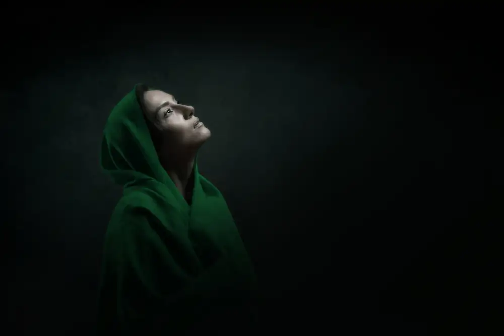 Hasheminasab, Moein: Ragazza persiana