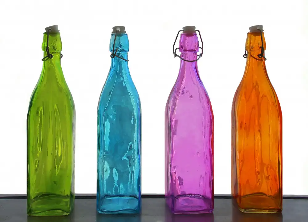 RIZA, ALIZA: Colored bottles