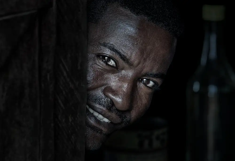 Garmendia, Inazio Joxe: Ethiopian man and the beer bottle.