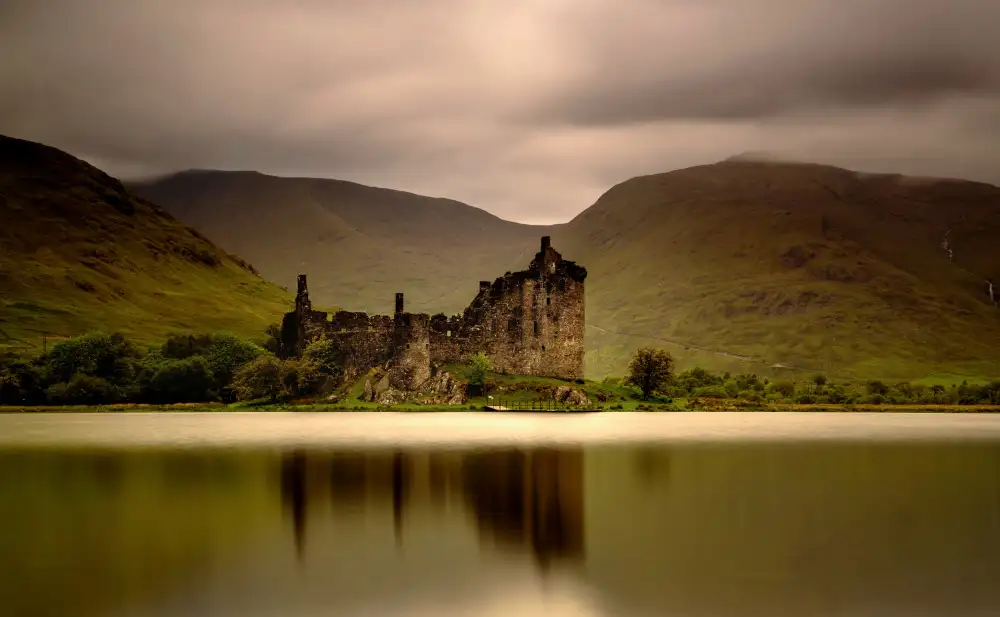 Jin, Jie: Château de Kilchurn sous la pluie