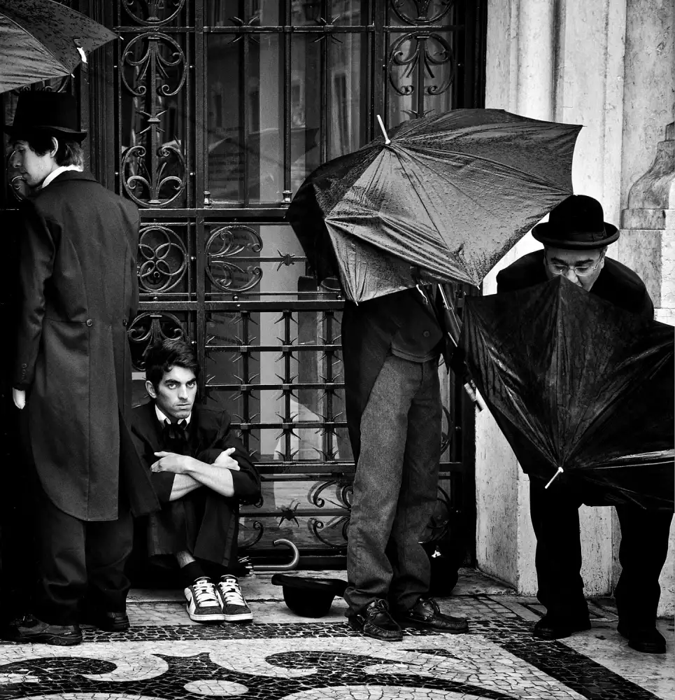 Momanu, Mirela: Rainy Days