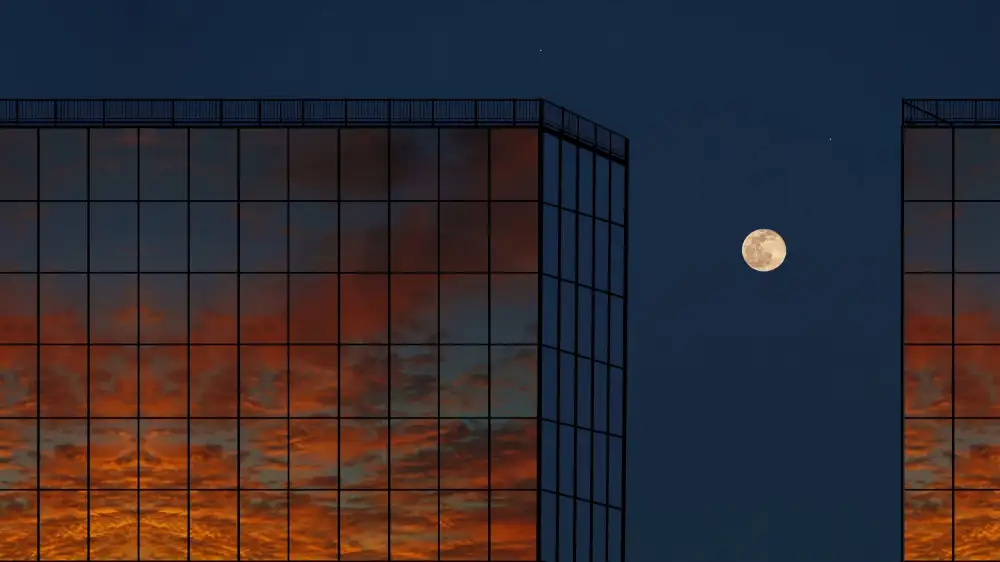 Shpyek, Olexandr: Moonset at sunrise