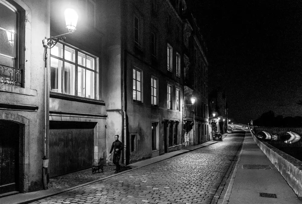 Dauria, Adam: Vita notturna di Metz