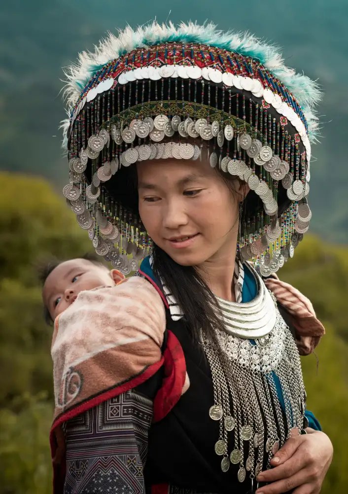 Mikael, Fira: Hmong Woman