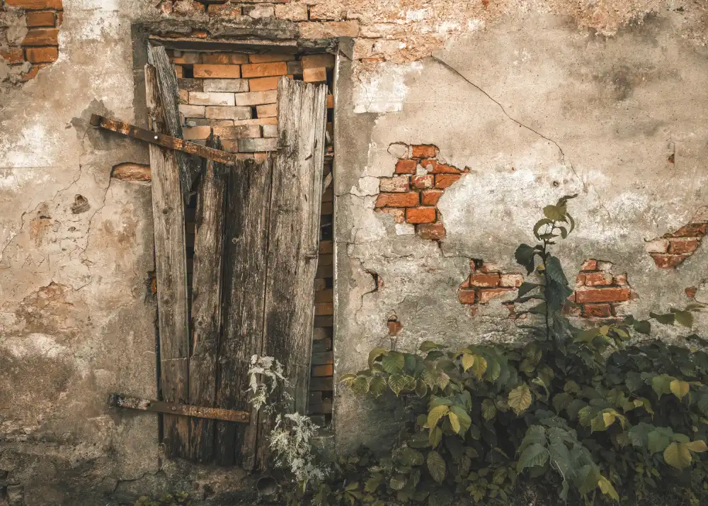 Kaprano, Normunds: Muro della storia