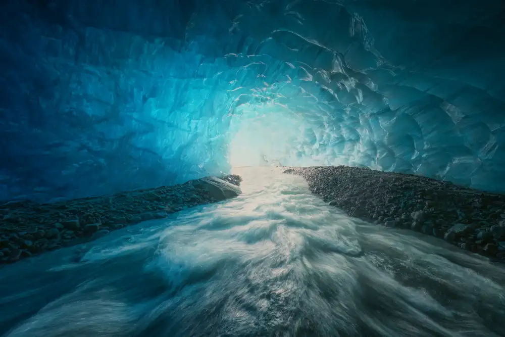 Xu, Leah: Rapids in Ice Cave
