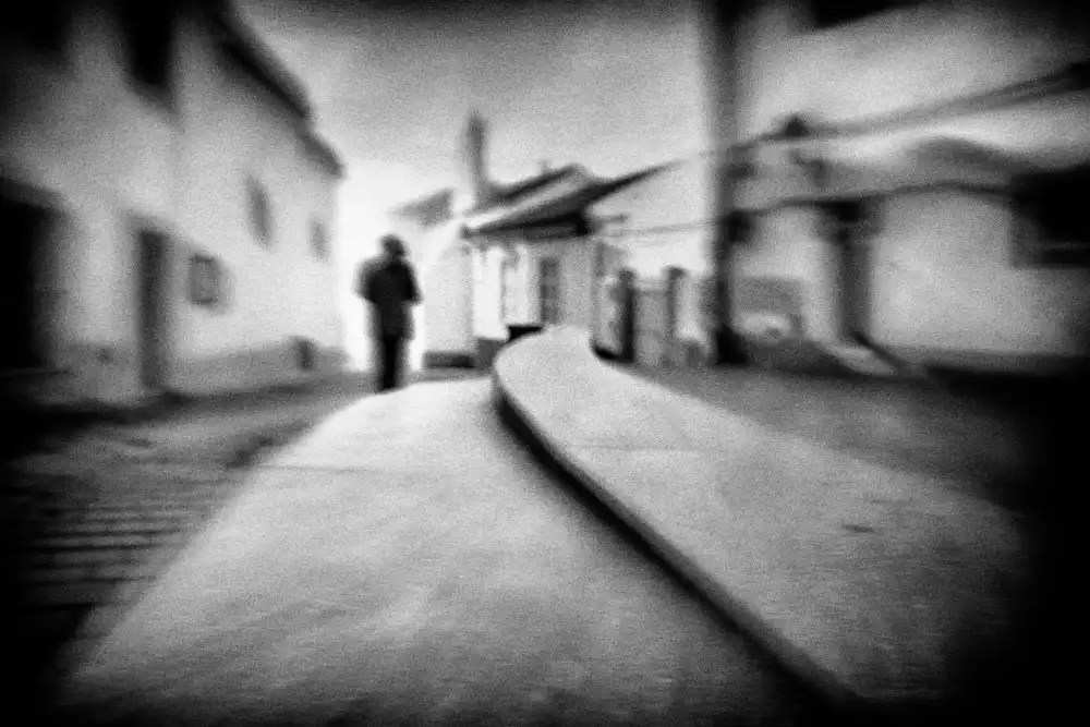 Tänzer, Ina: Empty village