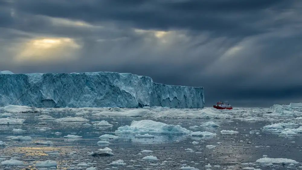 Rosenfeld, Haim: In the middle of sea of icebergs