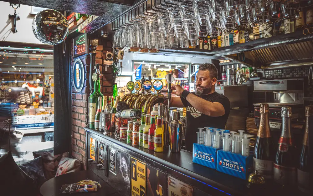 Ogazzi, Alex: The Bartender