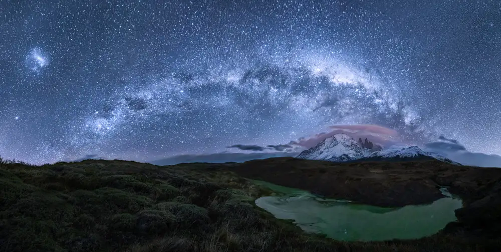 Liu,, Yanny,: Moonlight and Milky way in Patagonia