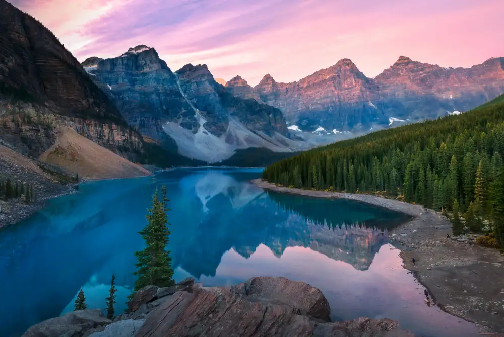 Wang, Ti: Moraine lake