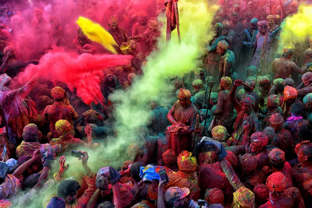 Nandi, Shaibal: Holi colorato