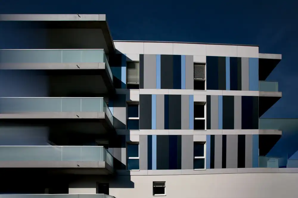 Domont, Jois: Nero e blu