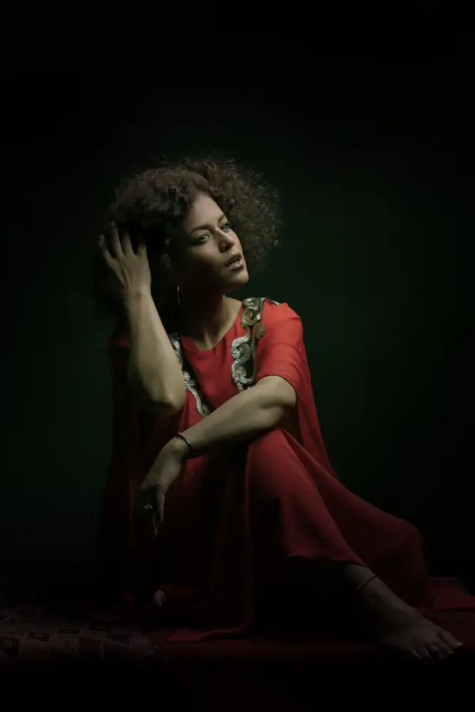 Hasheminasab, Moein: Ragazza persiana