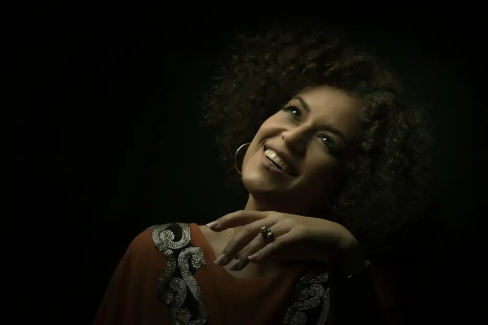 Hasheminasab, Moein: Ragazza persiana