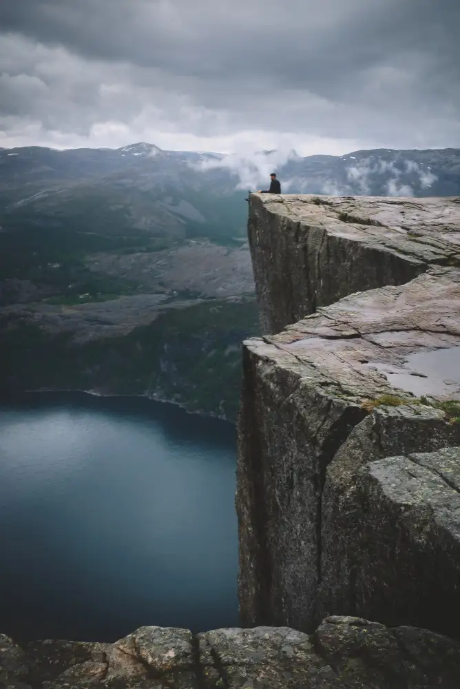 Šimic, Joško: On the edge