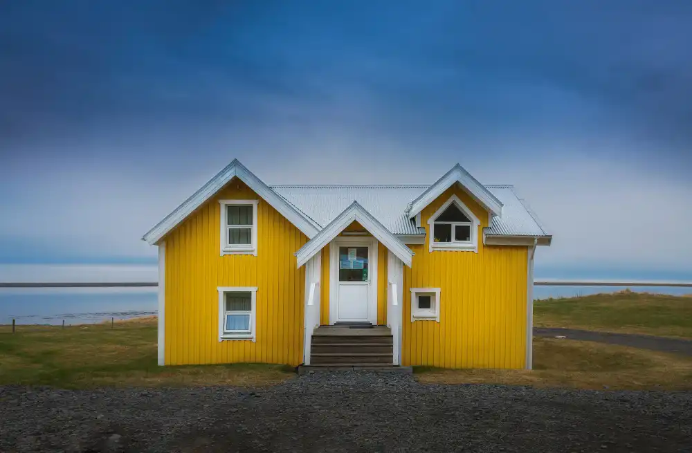 Benjumeda, Pastor Eugenio: A Yellow House
