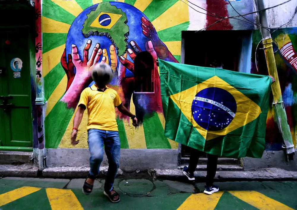 Mondal, Moumita: Football fever
