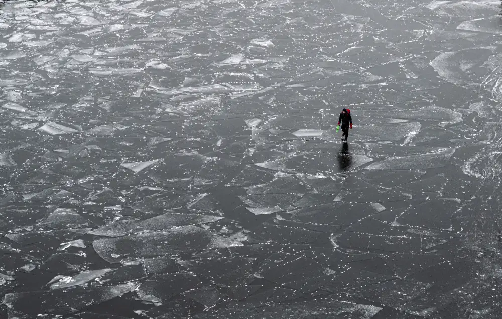 Thahaby, Al Karim: Marcher sur des lacs gelés