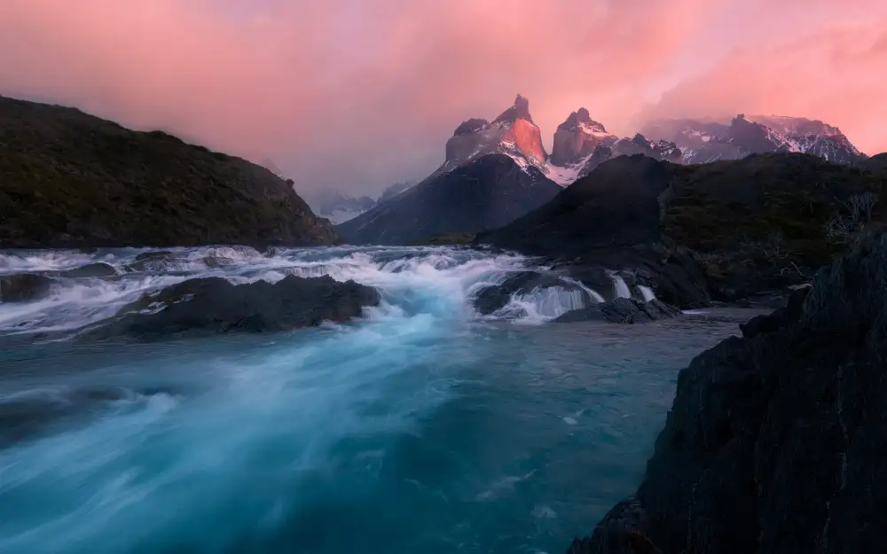 Wei, Rong: Sunrise at Cuernos del Paine