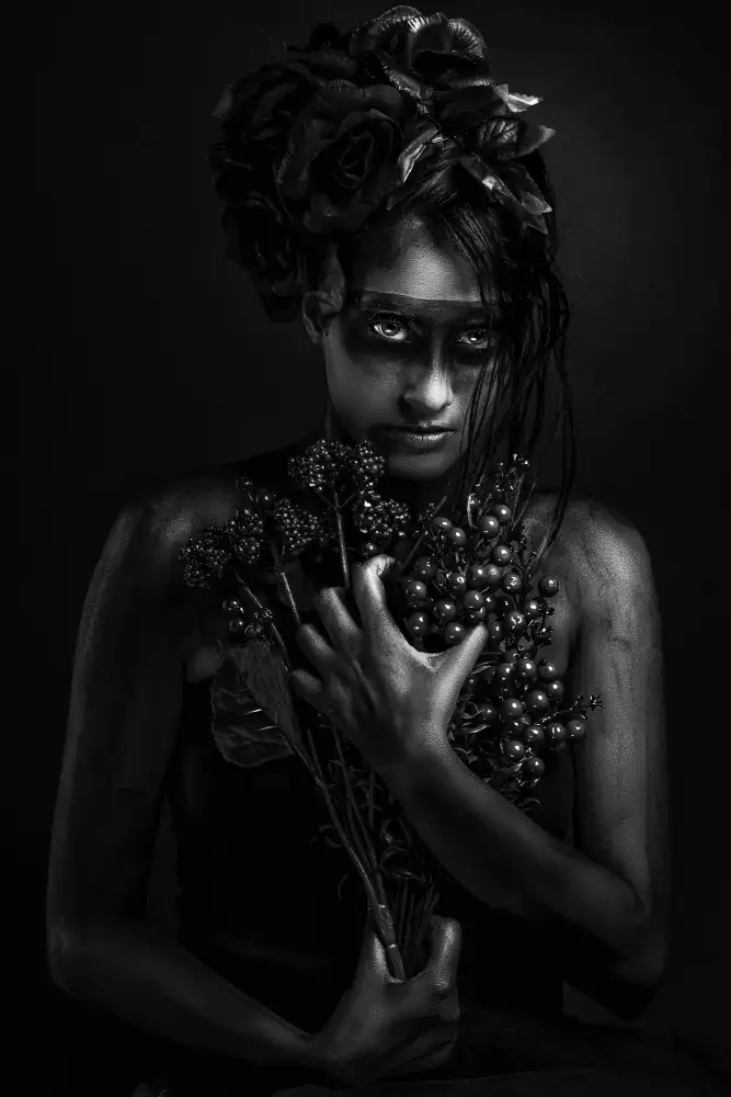 DAS, CHANDRA JAYATU: LOOKS