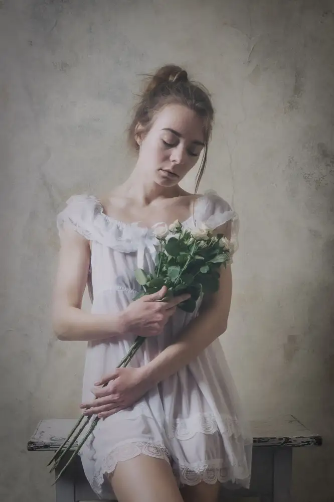 Franke, Ruth: Porträt mit Blumen