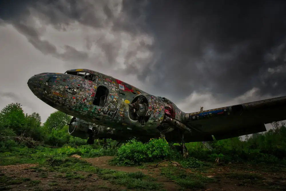Hribar, Boštjan: avion abandonné