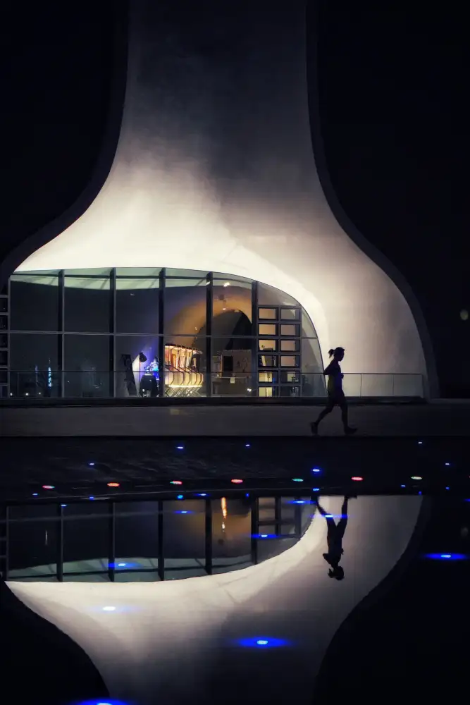 Wang, Yi-Tang: Night runner