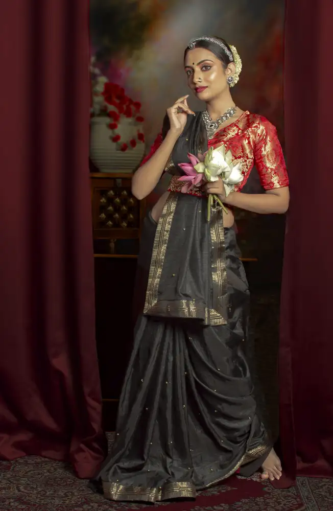 CHATTOPADHYAY, DEBASISH: DAME AM VORHANG