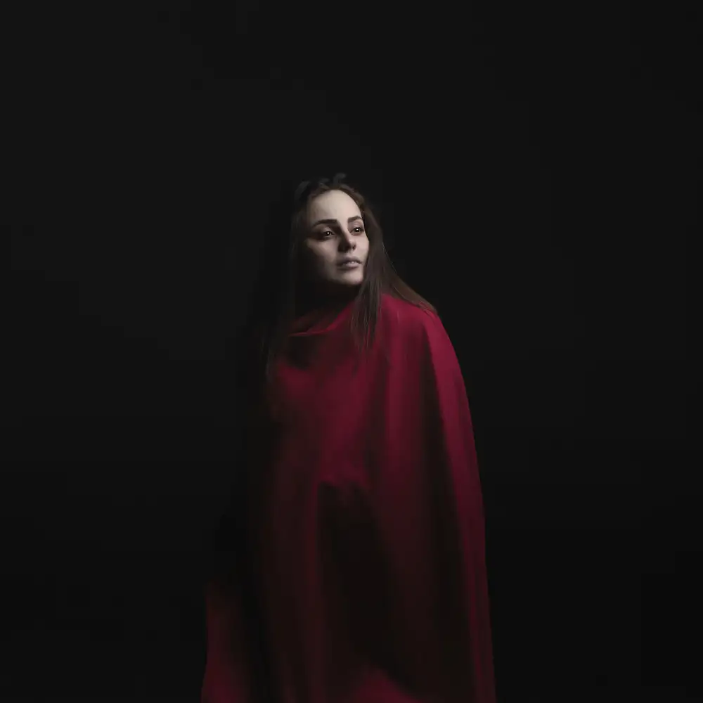 Hasheminasab, Moein: Ragazza persiana