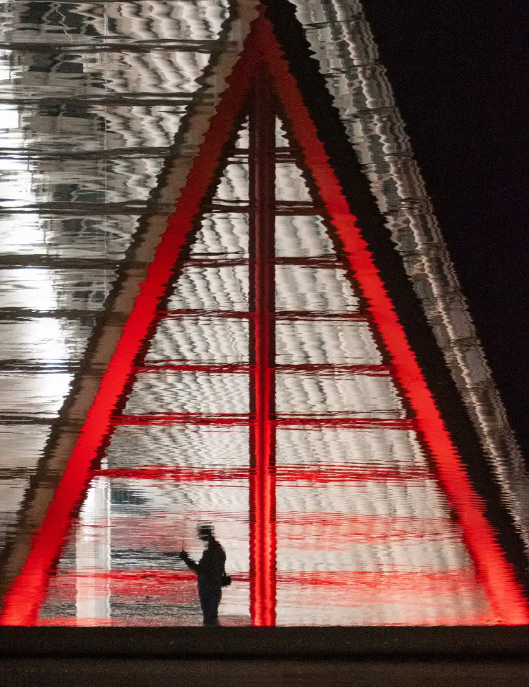 Urrutia, Adolfo: Triangle
