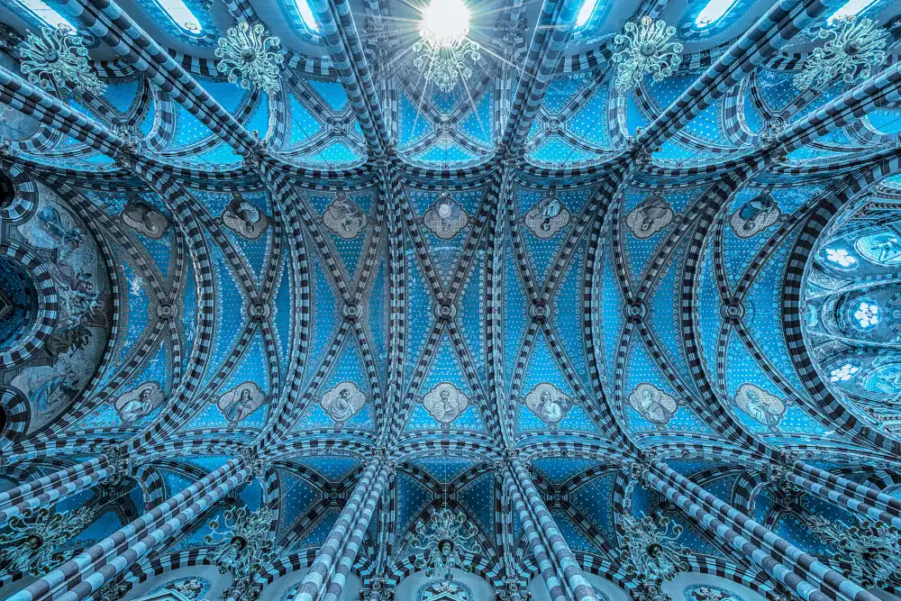 Xu, Mei: Sonnenlicht durch die Decke einer Kirche in Buenos Aires