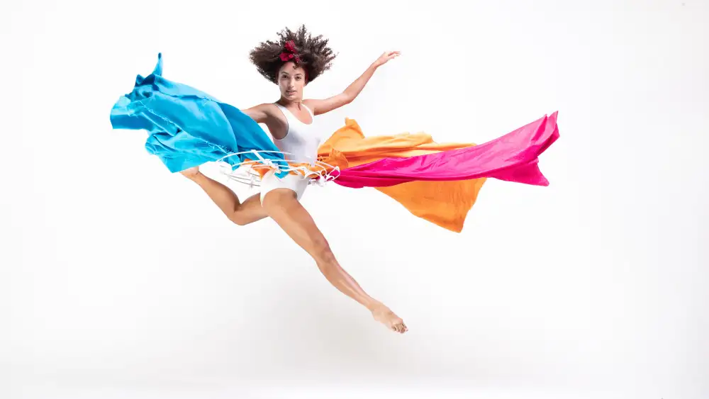 Raga, Gil Joan: Balletto e colori