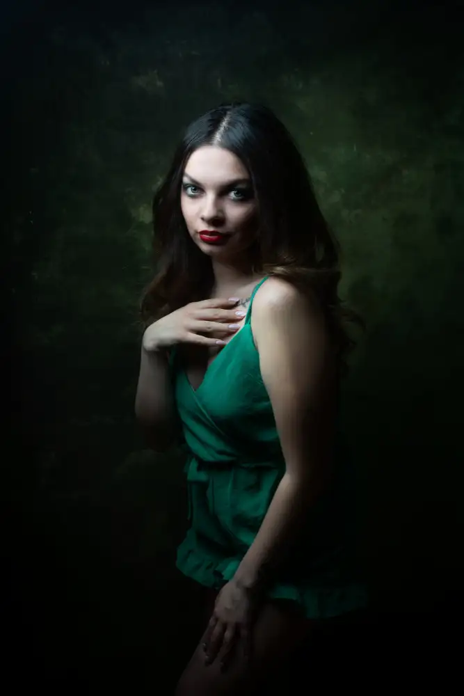 Franke, Ruth: red lips and green