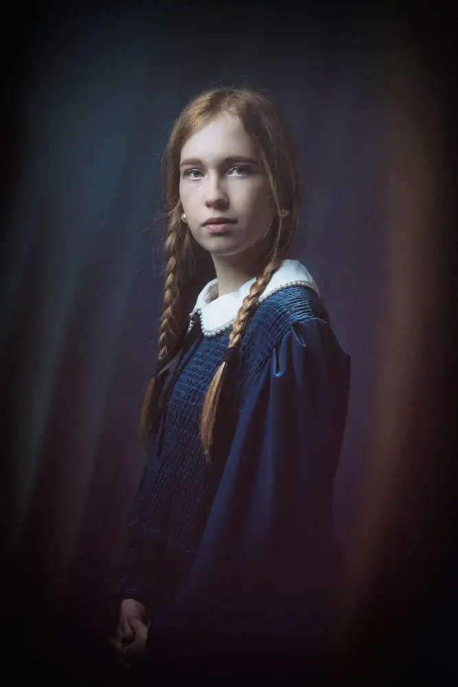 Franke, Ruth: girl with blue dress