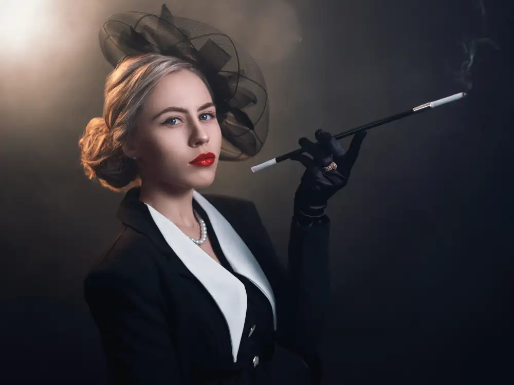 Lee, Martin: Lady with a cigarette