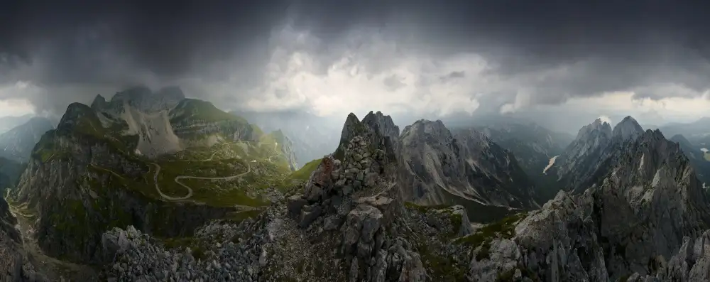 Hefele, Stefan: Bizarre Mountain Panorama