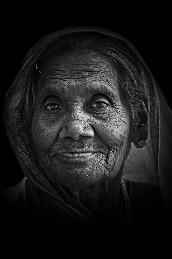 Nandi, Shaibal: Indian woman