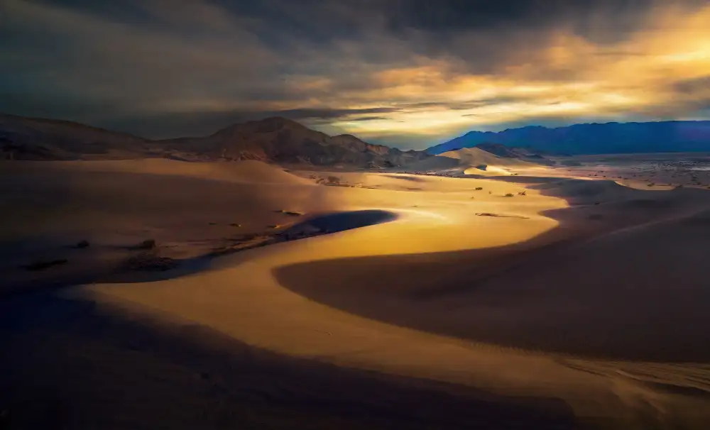 Su, Yuan: Sand dunes in the sun