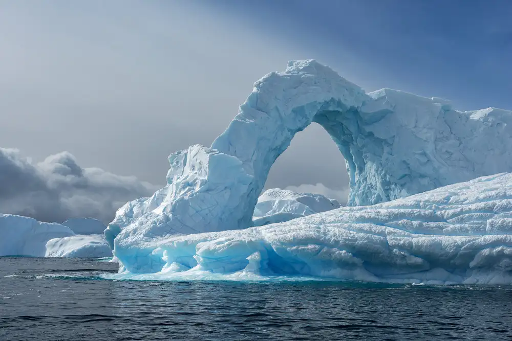Xu, Mei: Delicate Arch in Antarctica