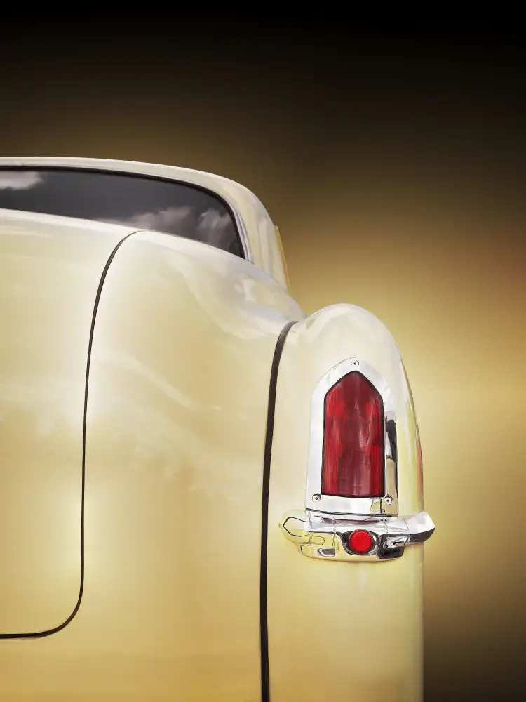 Gube, Beate: Coche clásico americano Coronet 1950 luz trasera