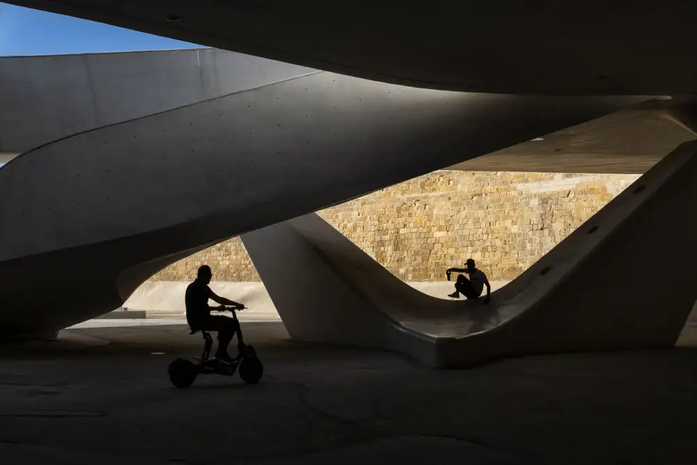 Sefer, Emel: Under The Bridge