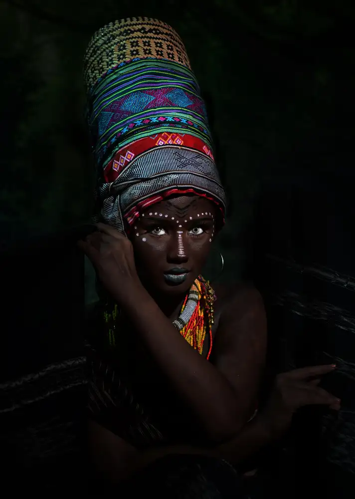 Aditya, Rawisyah: Beauté sombre