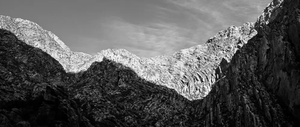 Lourens, Claudi: Black and white mountains