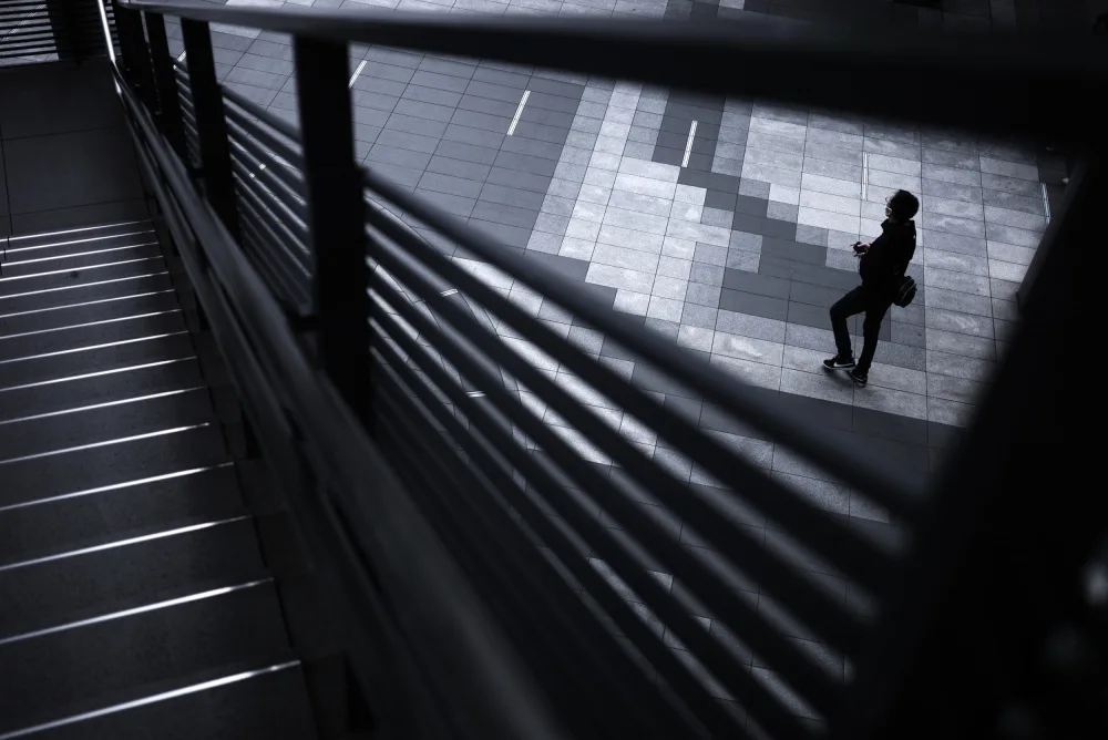 kimny: The Indigo Silhouette Through the Handrail Gap