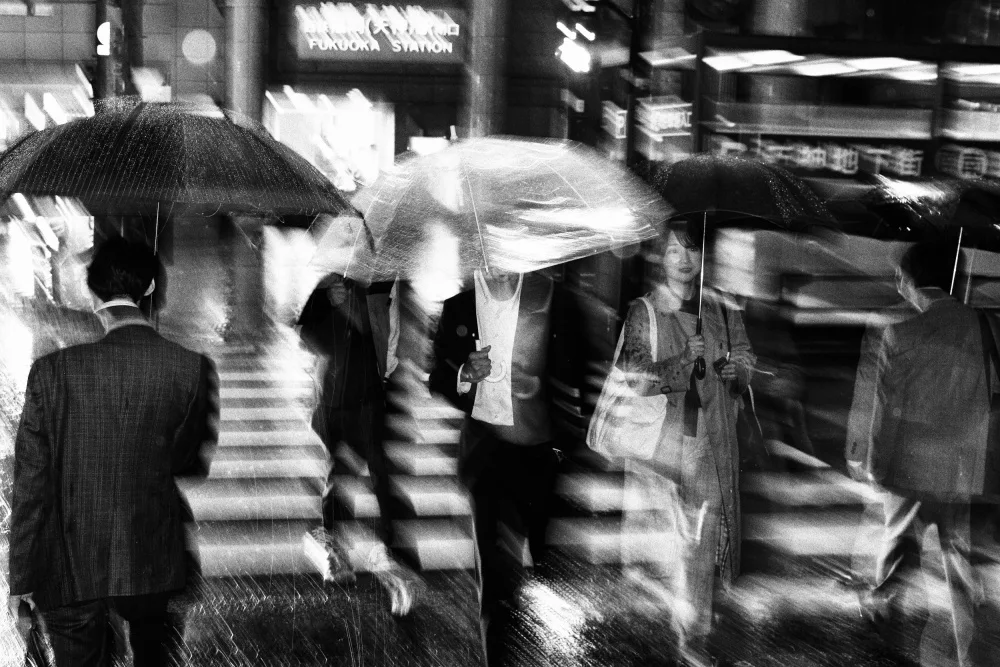 Isobe, Shinji: Crossroads on a rainy day