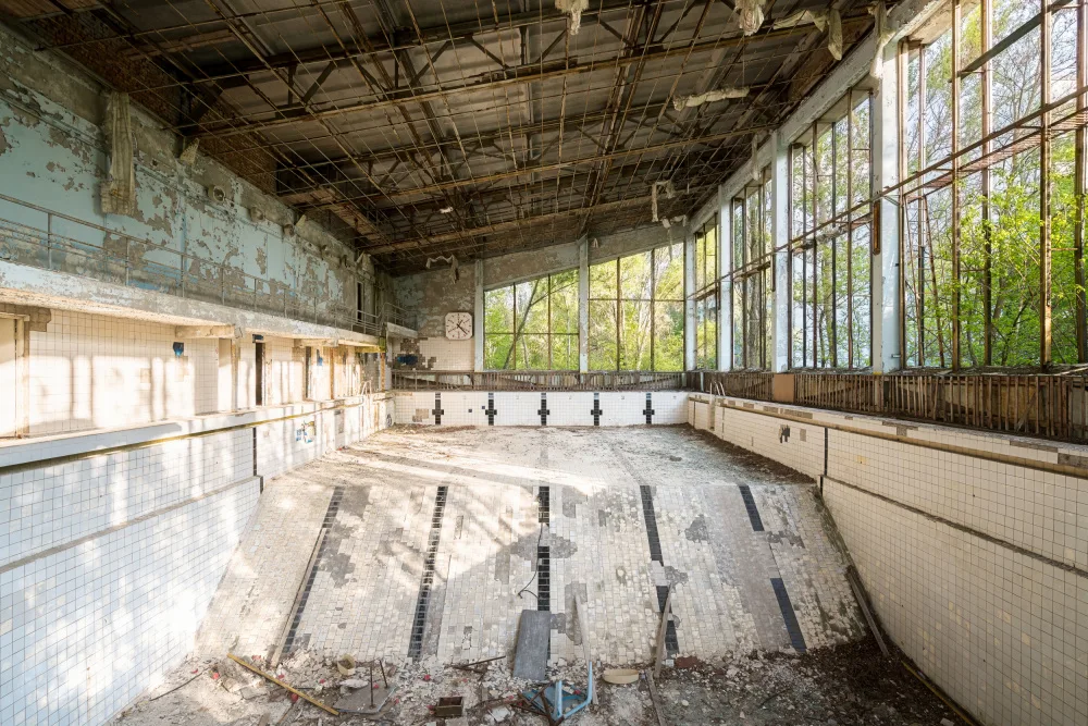 Robroek, Roman: Swimming Pool in Chernobyl