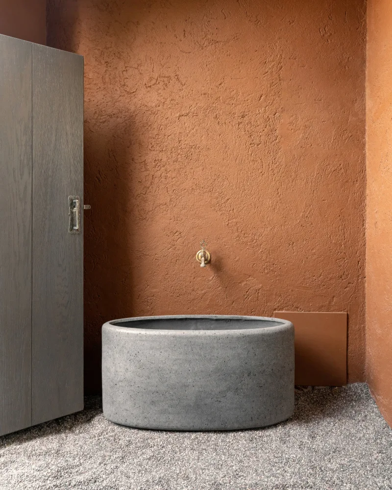 Minorstep: Concrete Bath