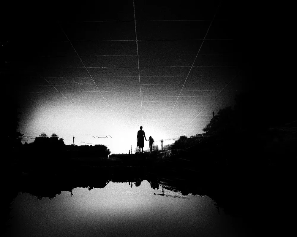Momanu, Mirela: In Between