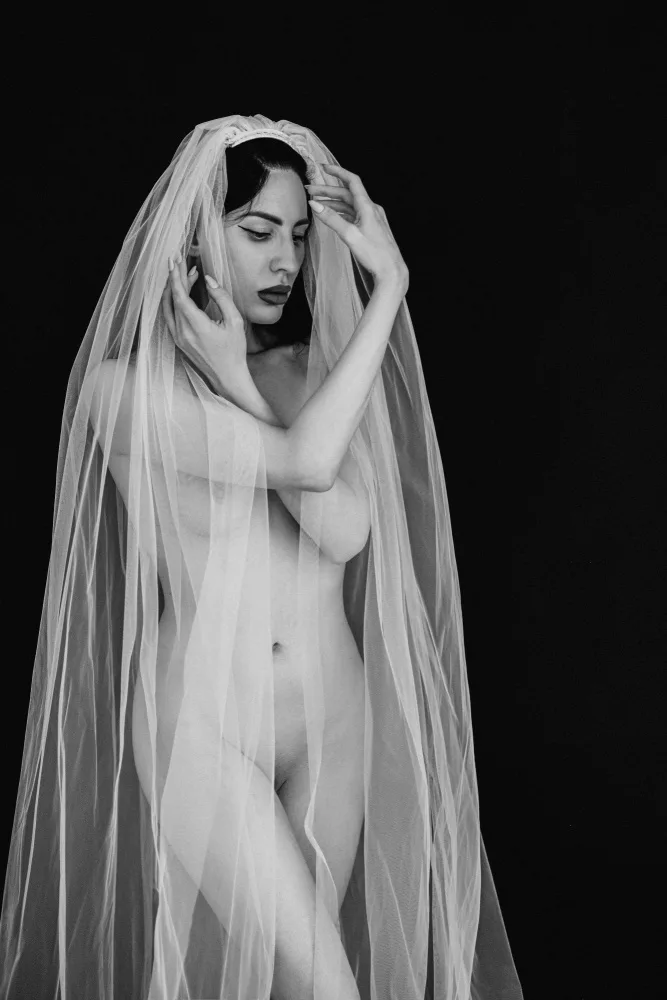 Zanna: Scultura in bianco e nero